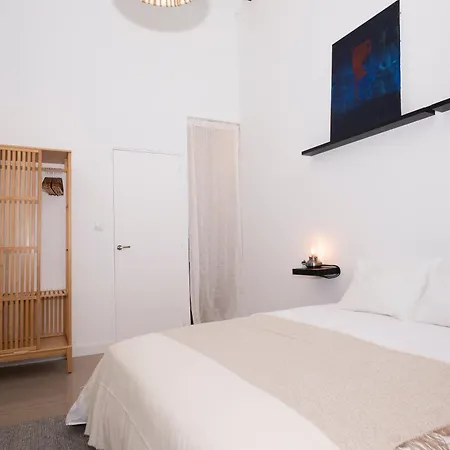 Petite California Dos De Mayo Apartment