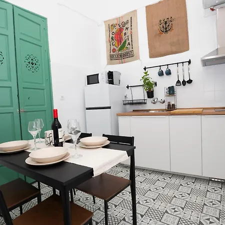 Petite California Dos De Mayo Apartment